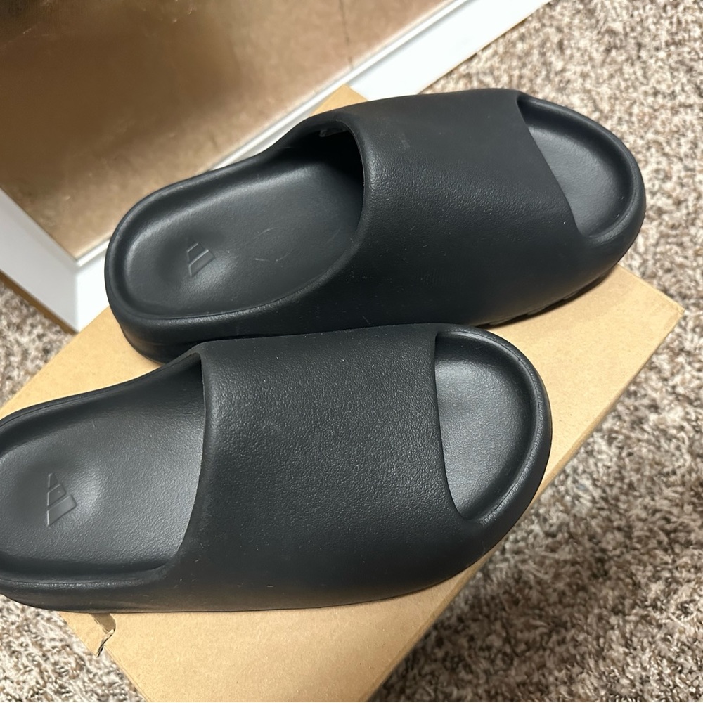 New Yeezy slides onyx